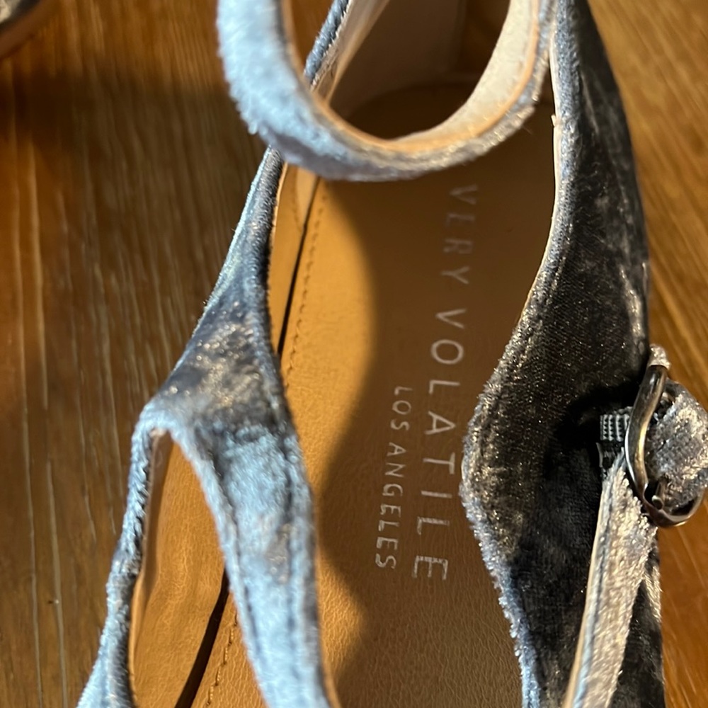 Very Volatile Los Angeles velvet shoes - Picture 5 of 8